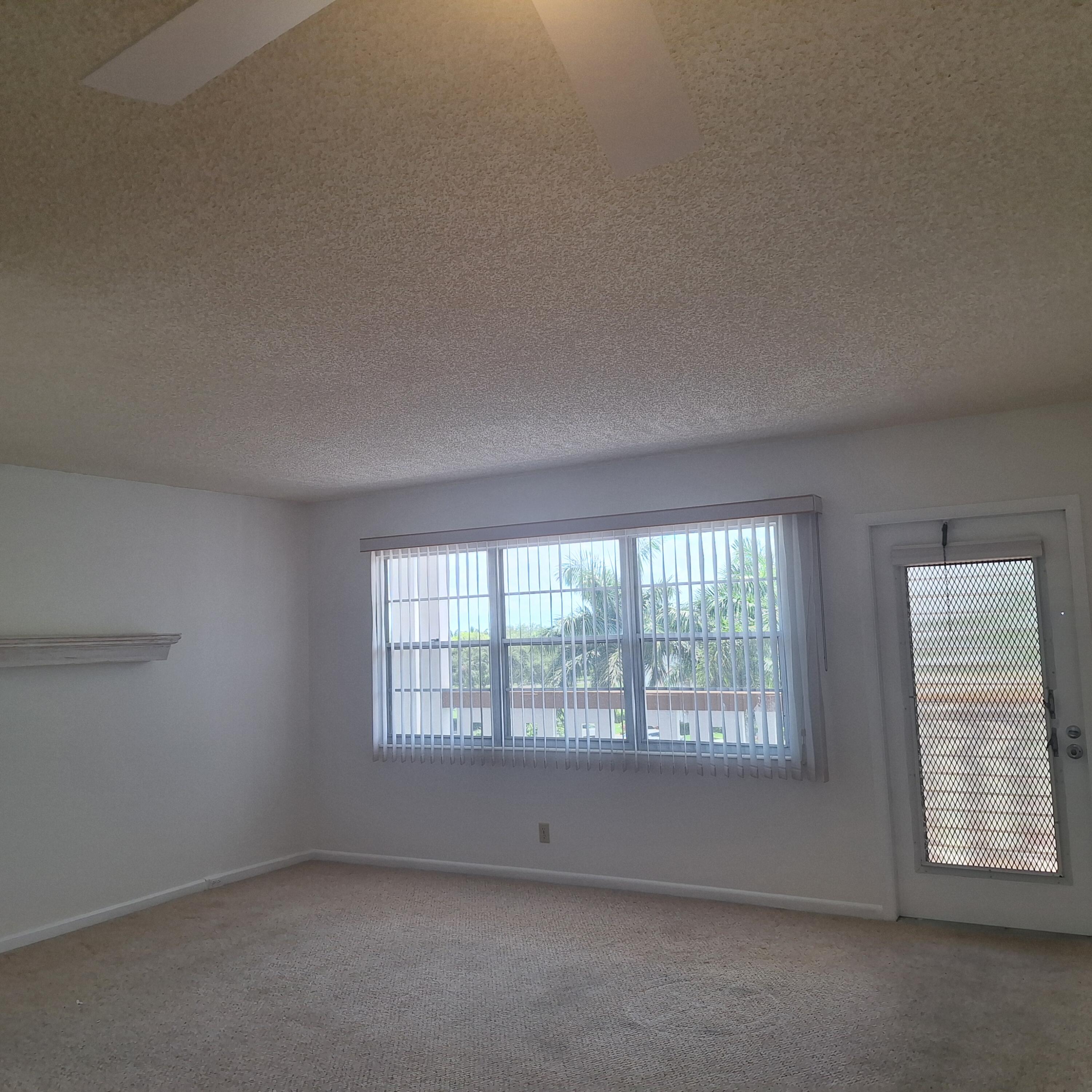 4007 Cornwall East, Unit 4007 Boca Raton, FL 33434 - Photo 2 of 35 Living Room