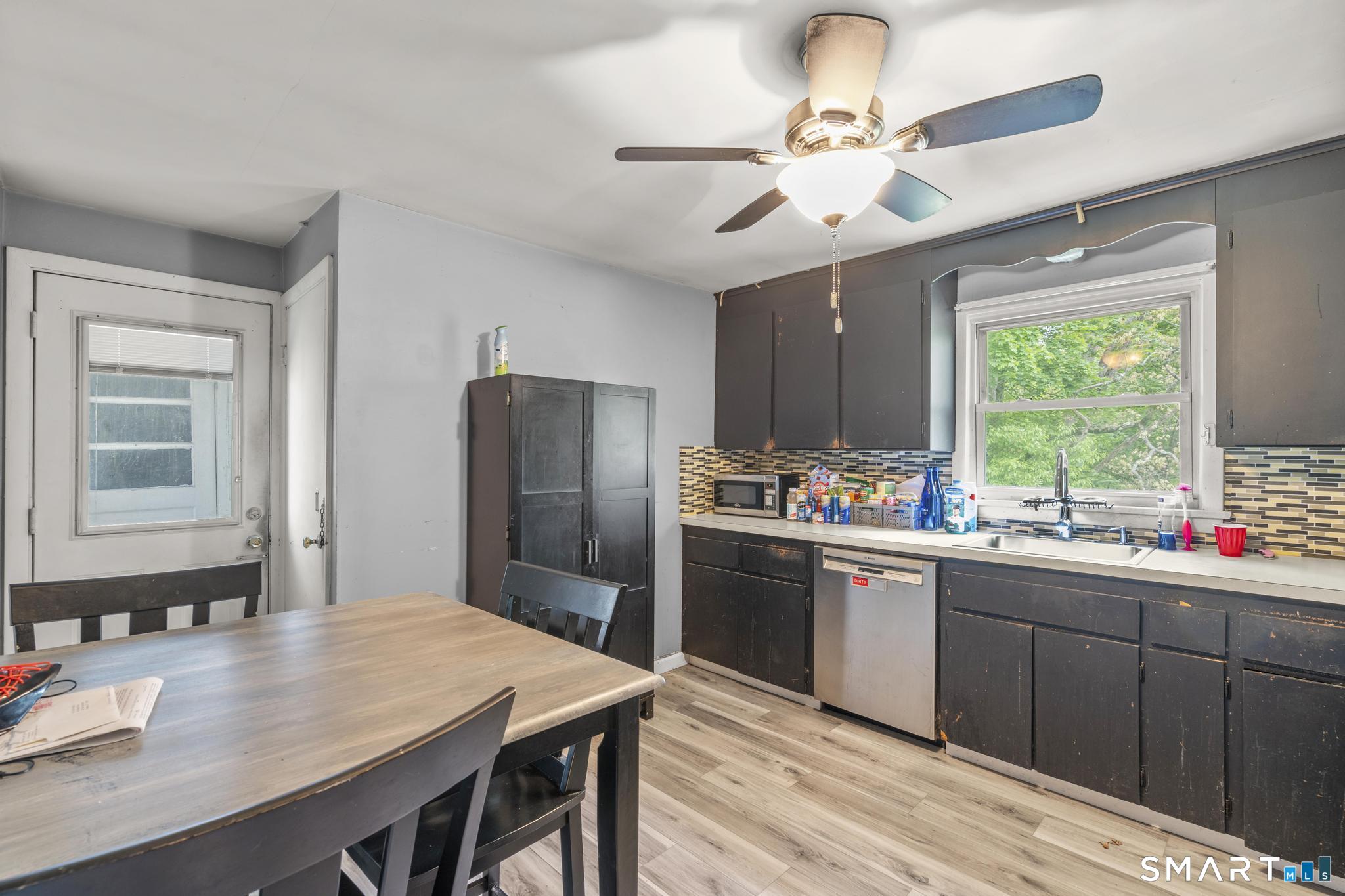 322 Pearl Lake Road Waterbury, CT 06706 - Photo 4 of 24