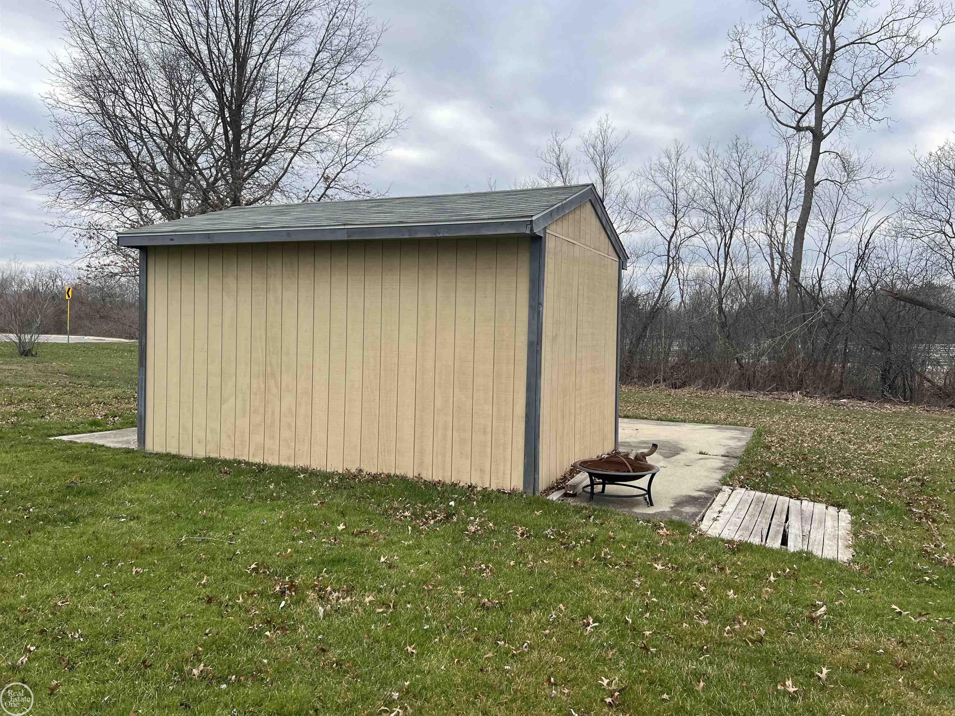 2519 Hartline Drive Rochester, MI 48309 - Photo 41 of 42 50137529-aebfcb3b-7bd0-494d-8319-05950081ebeb.JPG