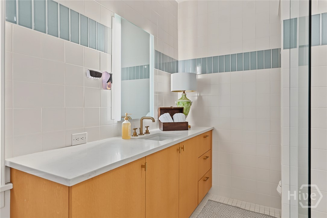 5909 La Roche Avenue Savannah, GA 31406 - Photo 33 of 57 En suite 4