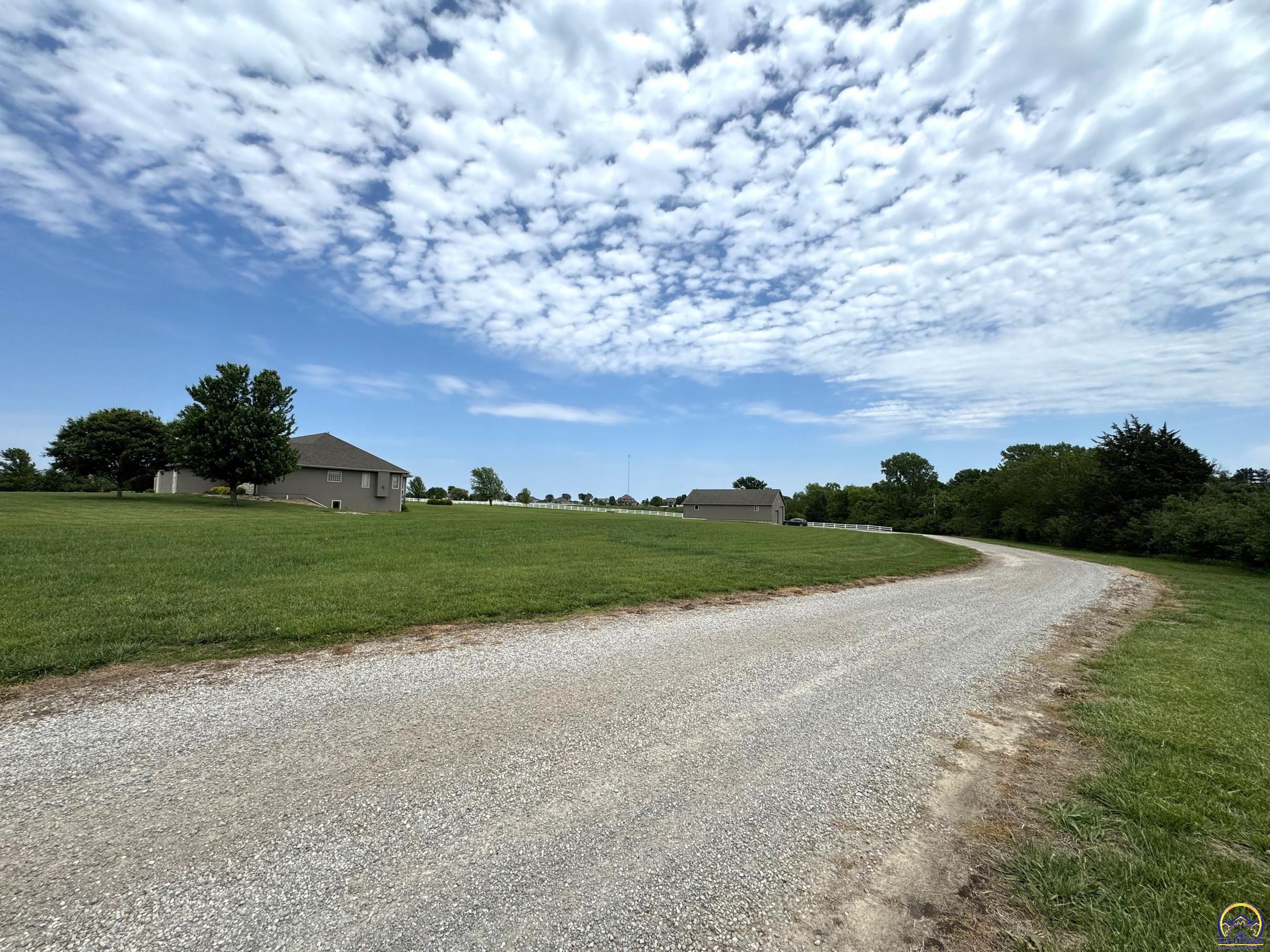 5230 Southwest Knudsen Road Topeka, KS 66610 - Photo 3 of 44