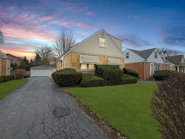 $410,000 | 519 North Elm Street, Mount Prospect, IL 60056