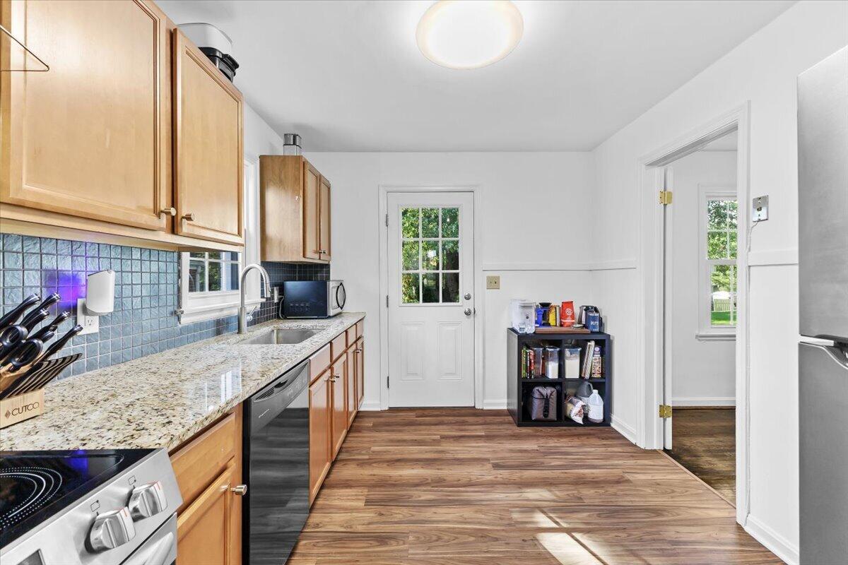 325 South Preston Road Vinton, VA 24179 - Photo 8 of 26 08-325 S Preston Rd-15