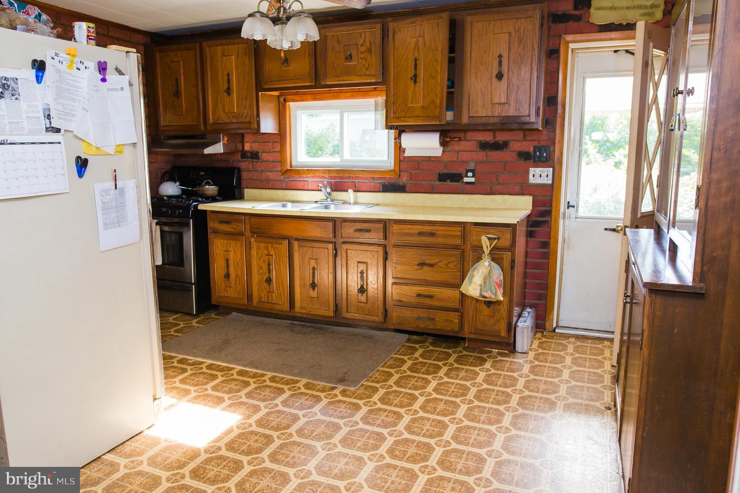 1413 Wilson Point Road Baltimore, MD 21220 - Photo 18 of 28 Interior (General) 5