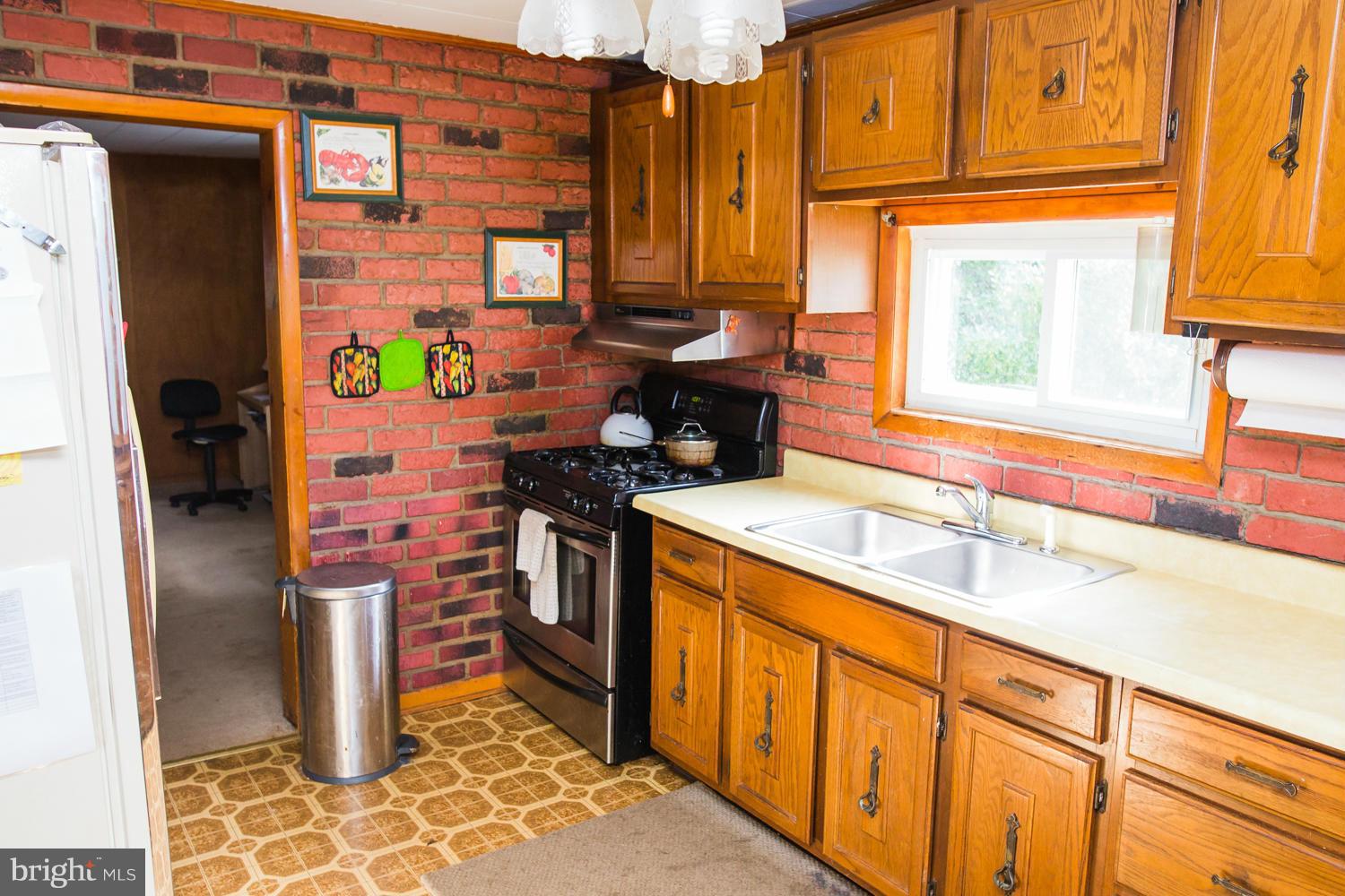 1413 Wilson Point Road Baltimore, MD 21220 - Photo 19 of 28 Interior (General) 6