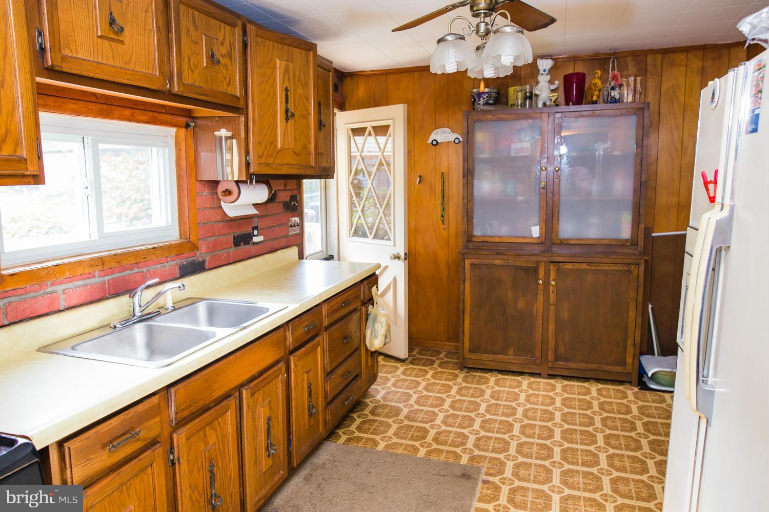 1413 Wilson Point Road Baltimore, MD 21220 - Photo 20 of 28 Interior (General) 7