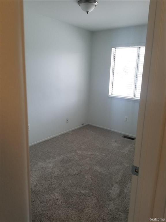 867 Hadley Road Rochester Hills, MI 48307 - Photo 21 of 38