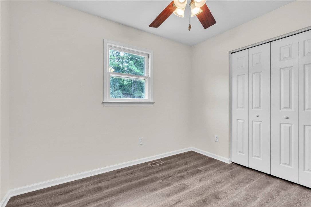 127 Oak Ridge Circle Seneca, SC 29678 - Photo 12 of 32 Gallery Image 12