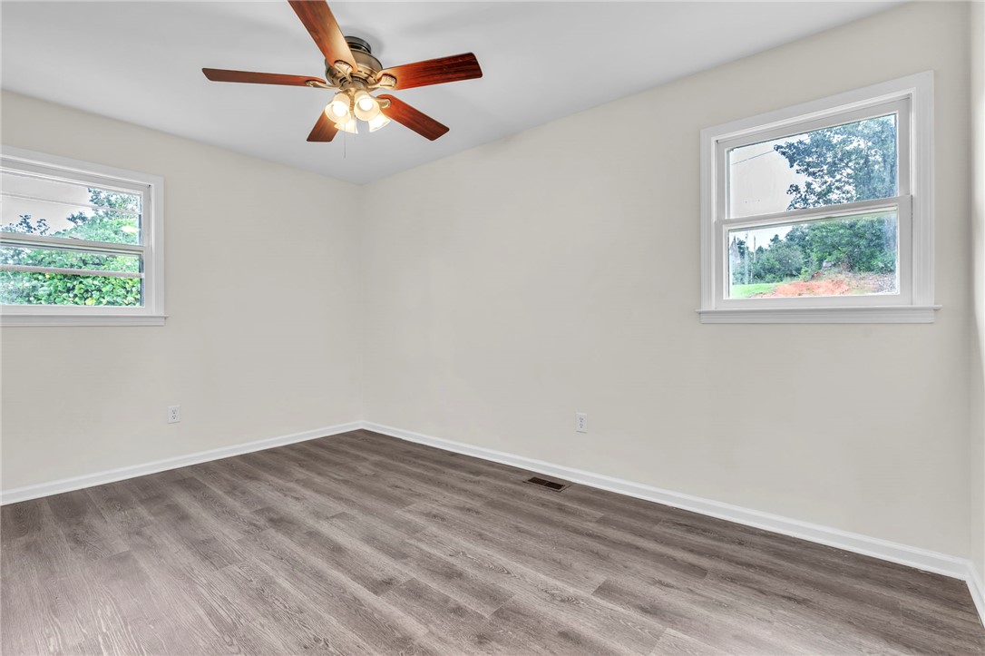 127 Oak Ridge Circle Seneca, SC 29678 - Photo 15 of 32 Gallery Image 15