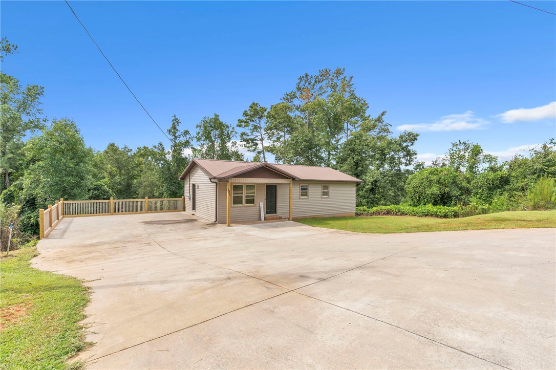 127 Oak Ridge Circle Seneca, SC 29678 - Photo 2 of 32 Gallery Image 2
