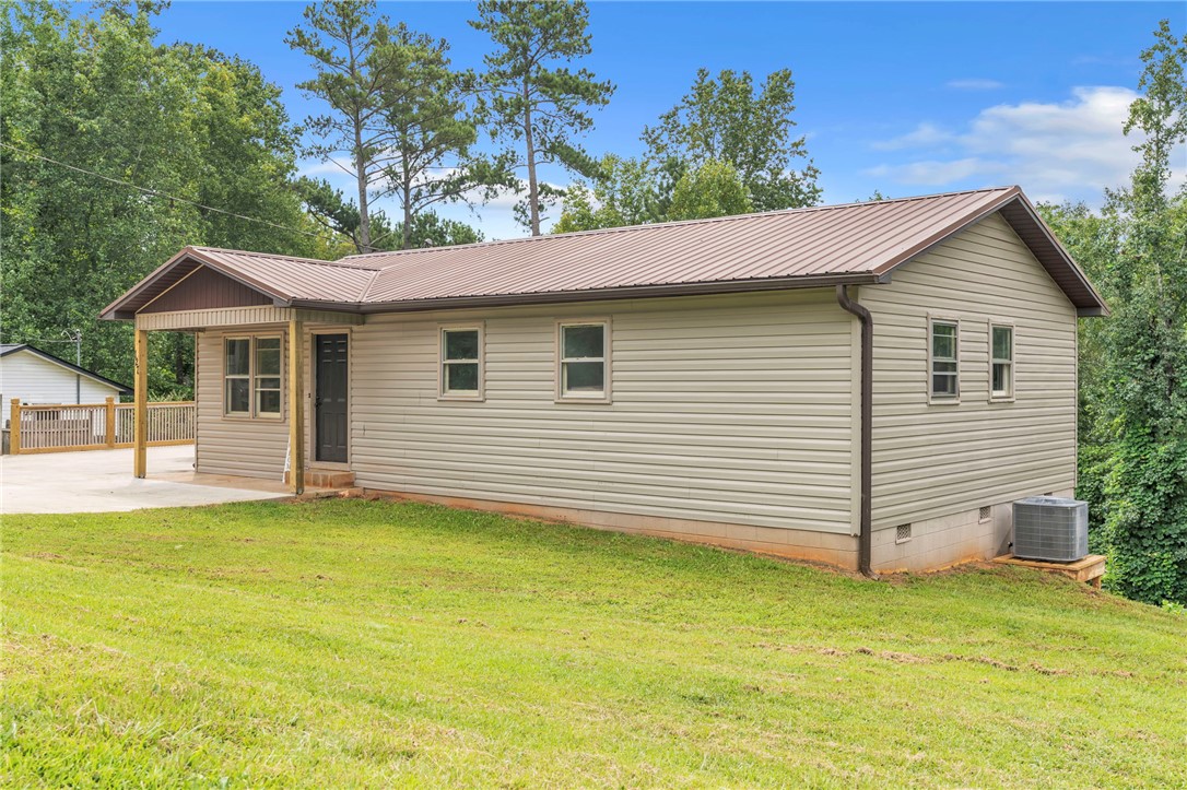 127 Oak Ridge Circle Seneca, SC 29678 - Photo 3 of 32 Gallery Image 3