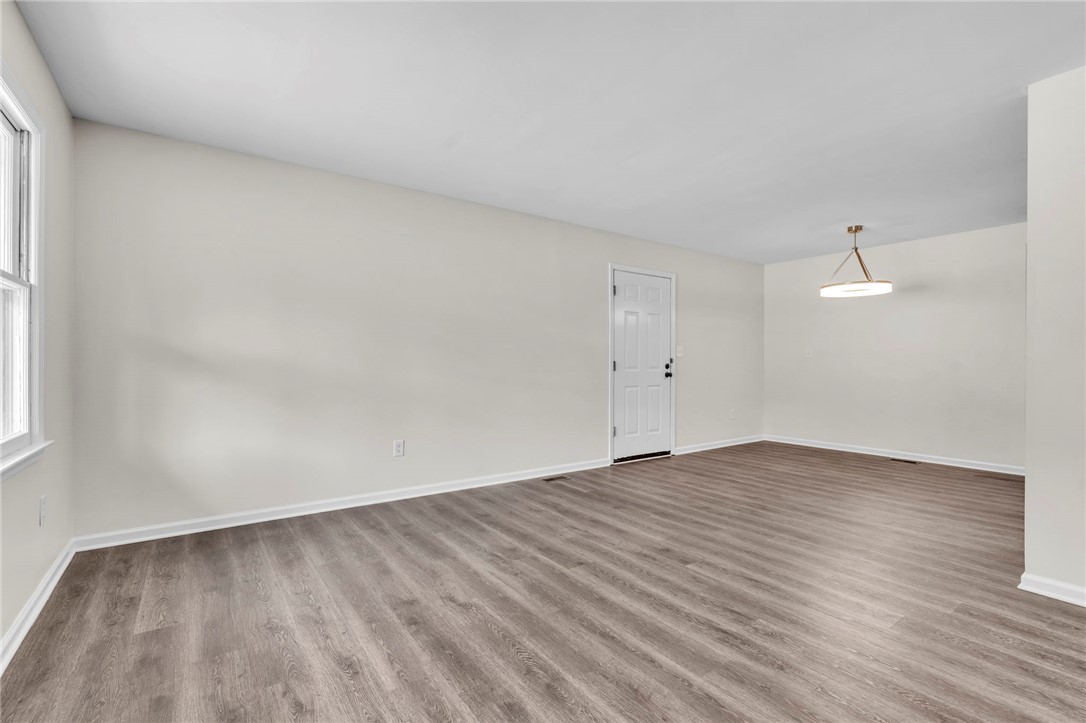 127 Oak Ridge Circle Seneca, SC 29678 - Photo 6 of 32 Gallery Image 6