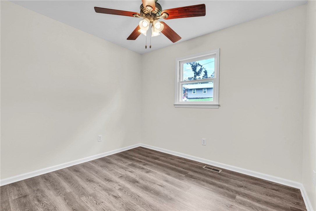 127 Oak Ridge Circle Seneca, SC 29678 - Photo 10 of 32 Gallery Image 10