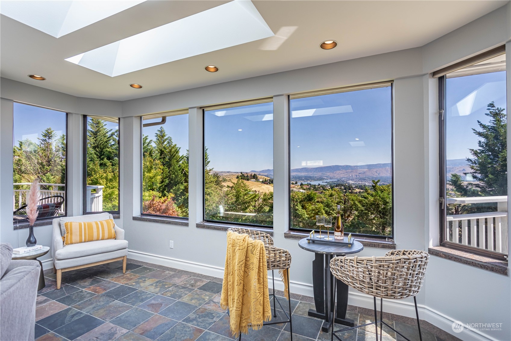 27 Knowles Heights Road Wenatchee, WA 98801 - Photo 8 of 40 Gallery Image 8