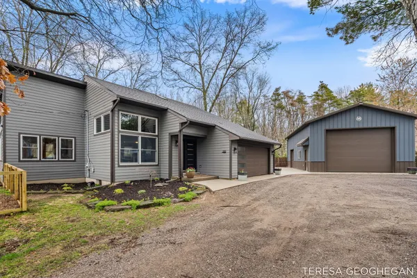 $800,000 | 3283 Lorrimar Lane, Saugatuck, MI 49453