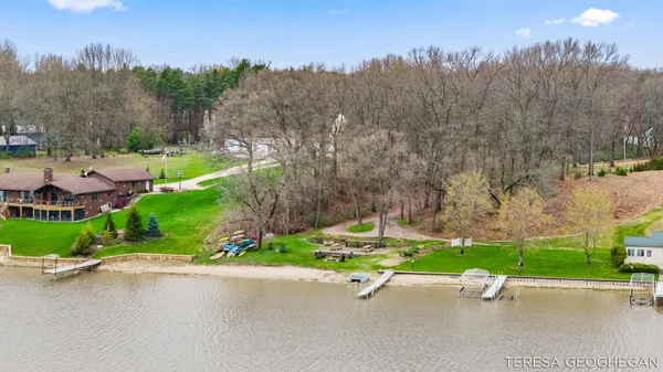 $800,000 | 3283 Lorrimar Lane, Saugatuck, MI 49453