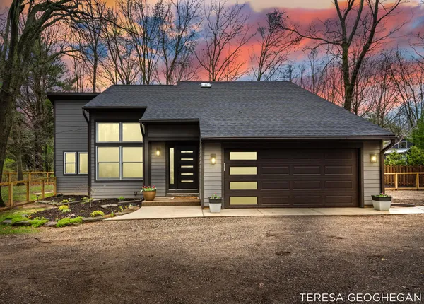 $800,000 | 3283 Lorrimar Lane, Saugatuck, MI 49453