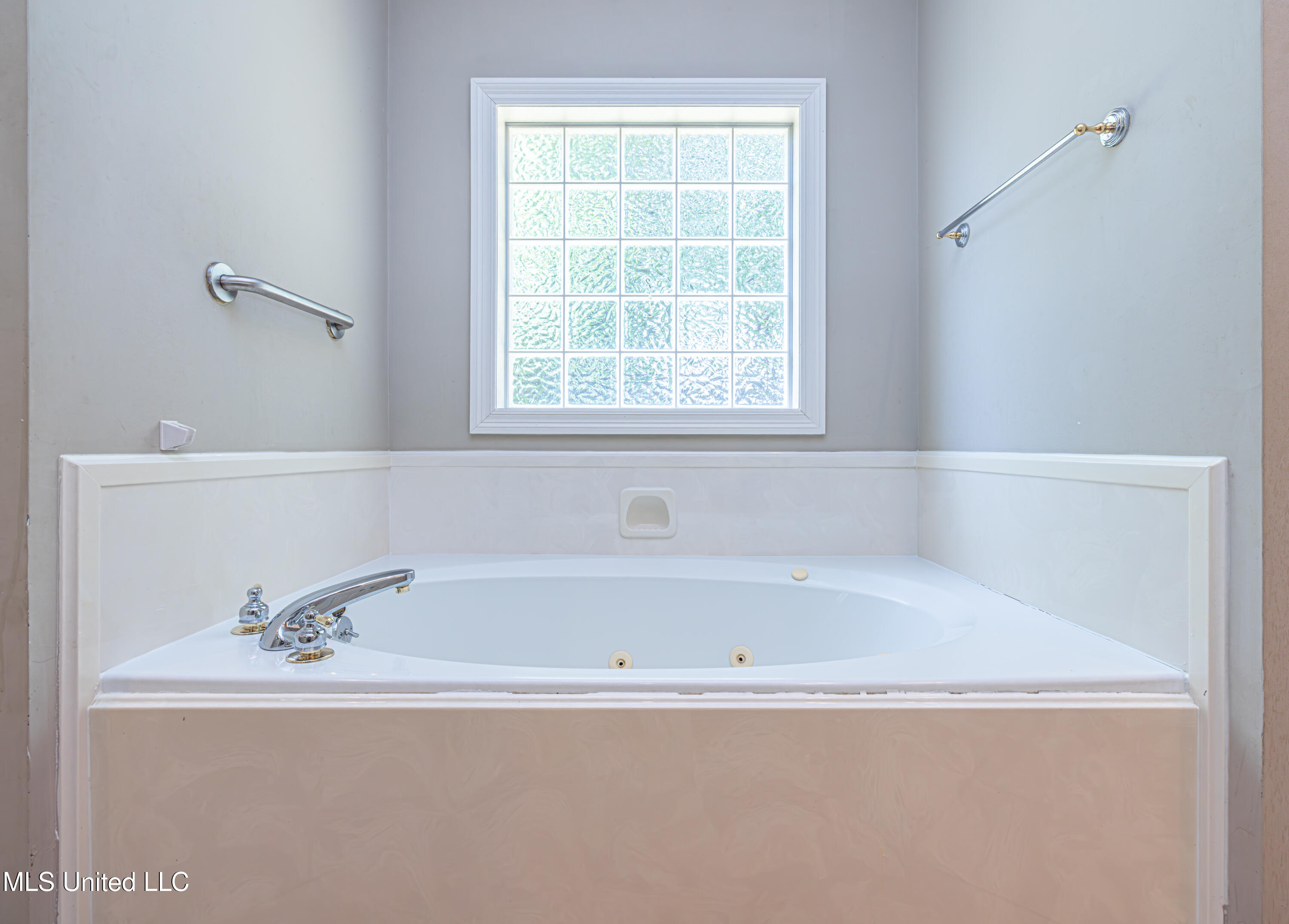 5984 Libby Lane Jackson, MS 39211 - Photo 24 of 35 tub