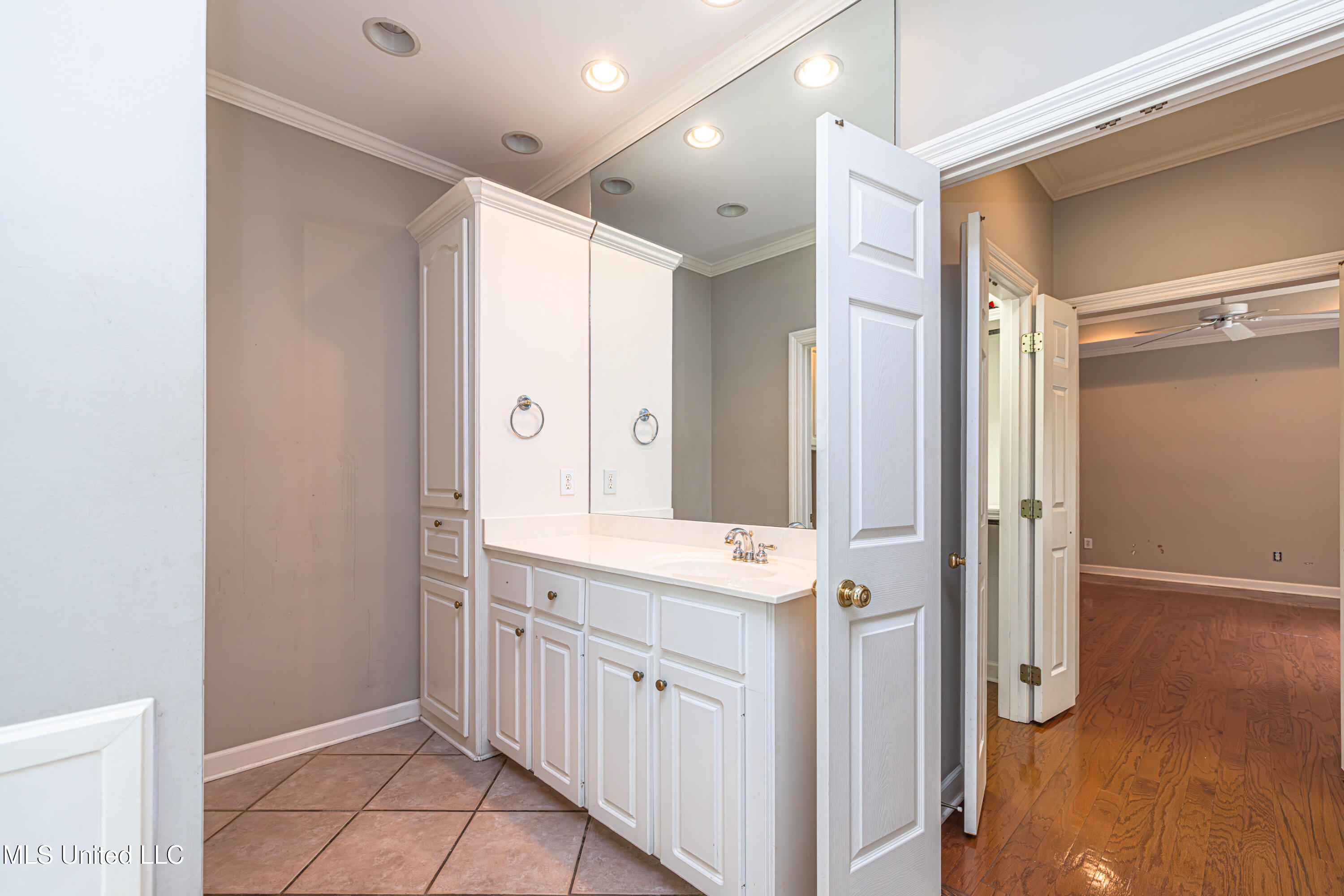 5984 Libby Lane Jackson, MS 39211 - Photo 27 of 35 primary vanity