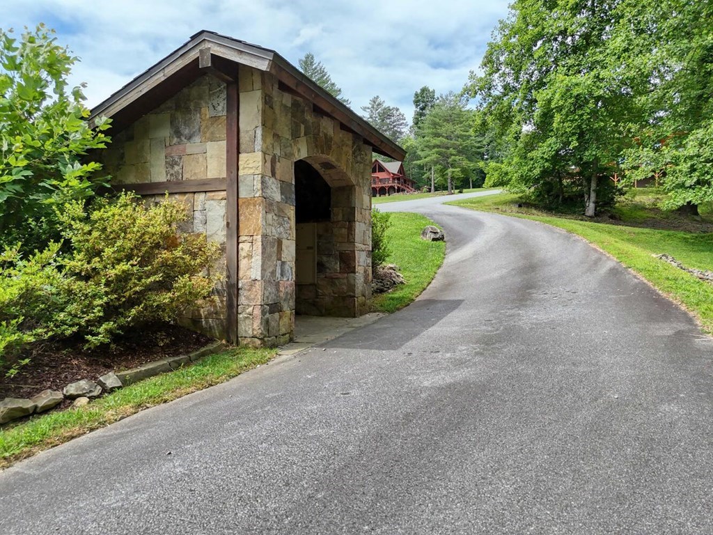 604 Point Overlook Trail Murphy, NC 28906 - Photo 54 of 58 Bus Stop Shelter