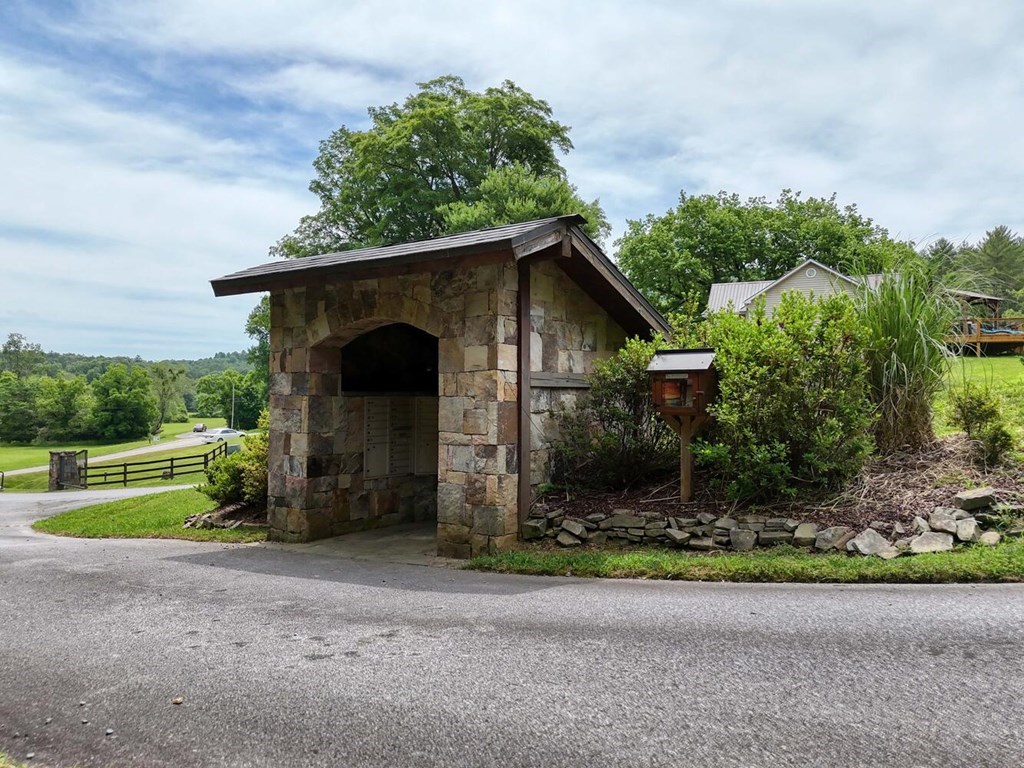 604 Point Overlook Trail Murphy, NC 28906 - Photo 58 of 58 Bus Stop Shelter