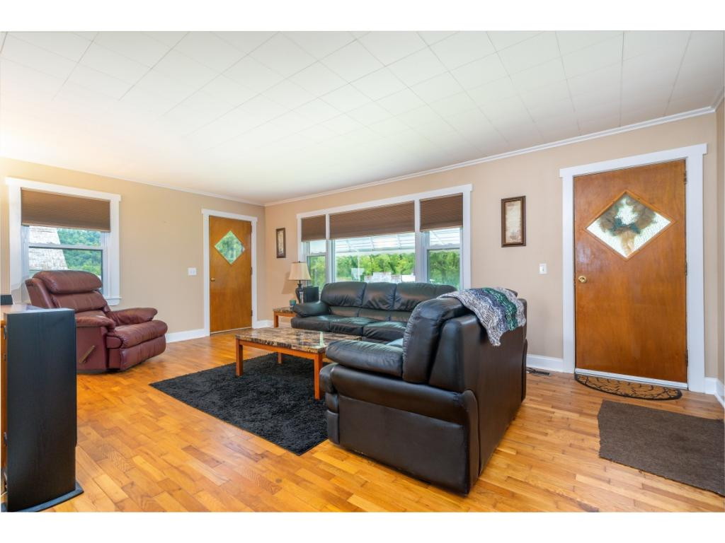 376 McQueen Street Butler, TN 37640 - Photo 14 of 30 Living Room