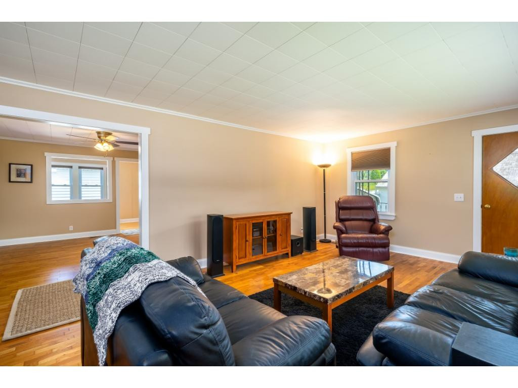 376 McQueen Street Butler, TN 37640 - Photo 15 of 30 Living Room