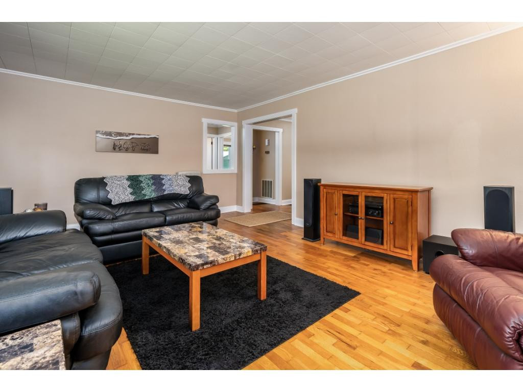 376 McQueen Street Butler, TN 37640 - Photo 16 of 30 Living Room