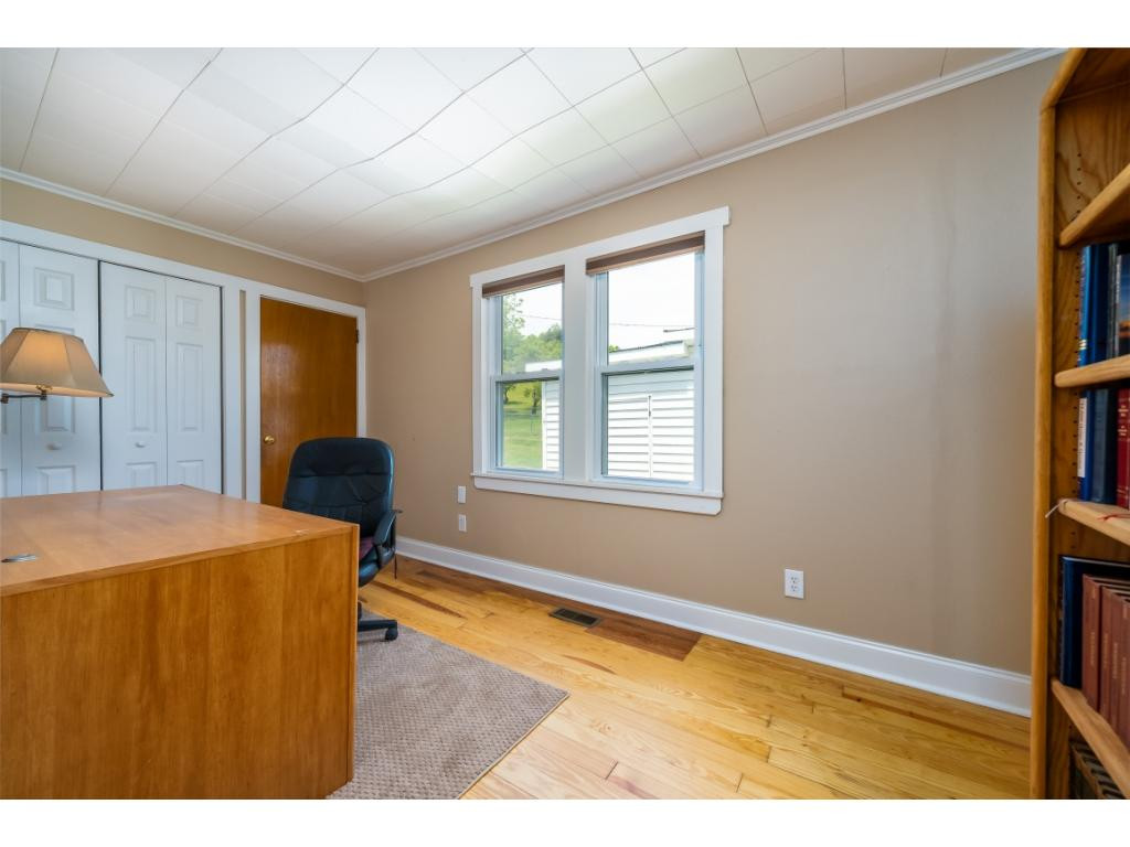 376 McQueen Street Butler, TN 37640 - Photo 21 of 30 Office
