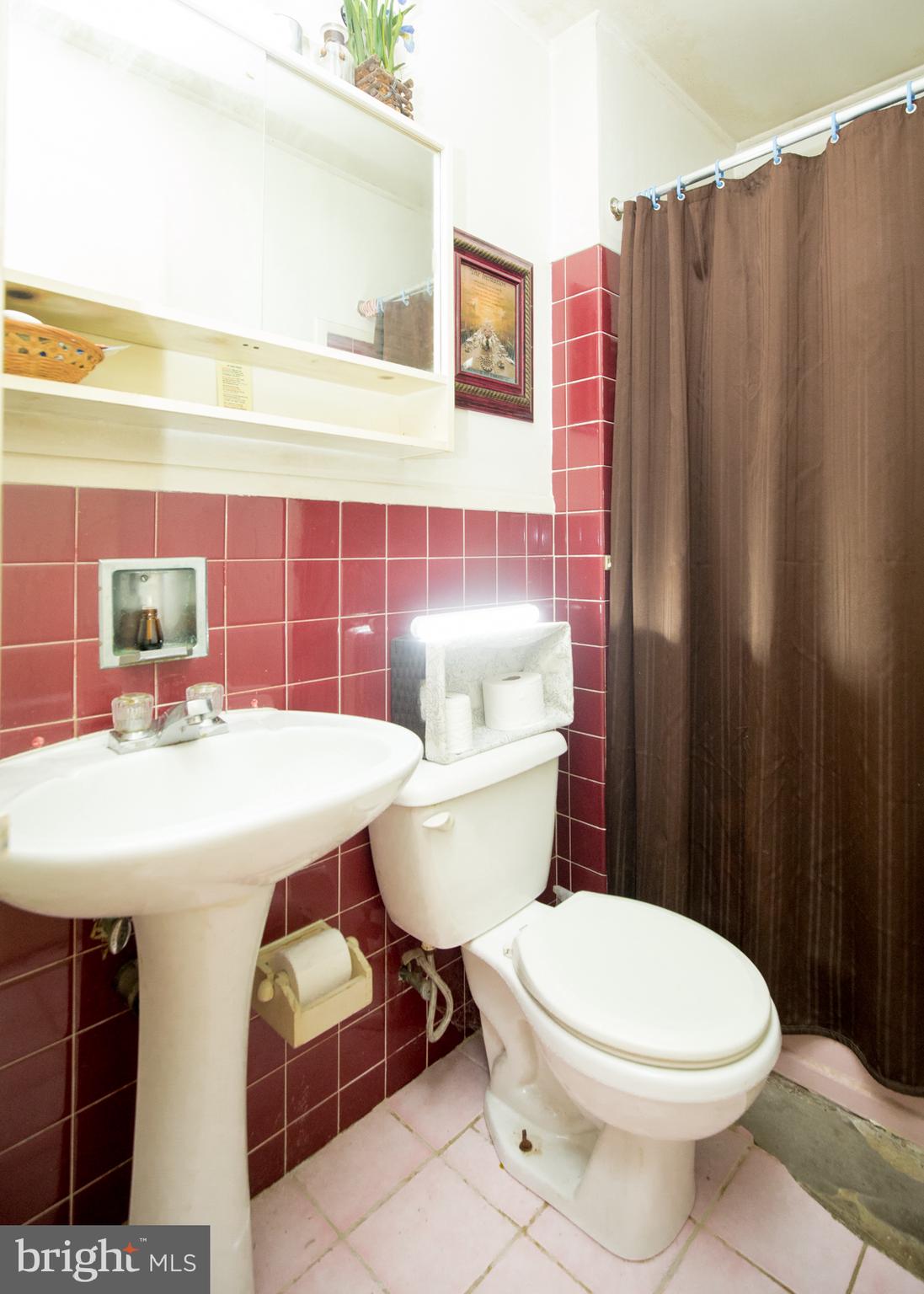 52 Incurve Road Levittown, PA 19057 - Photo 17 of 24 Gallery Image 17