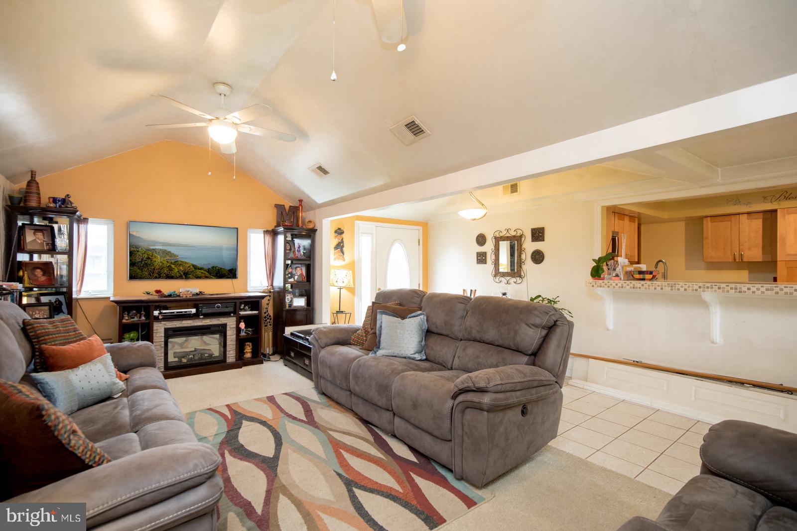 52 Incurve Road Levittown, PA 19057 - Photo 3 of 24 Gallery Image 3
