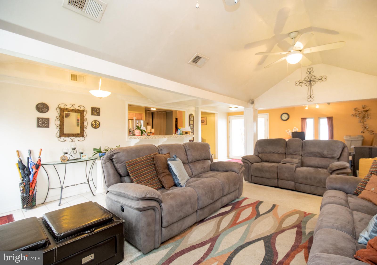 52 Incurve Road Levittown, PA 19057 - Photo 4 of 24 Gallery Image 4