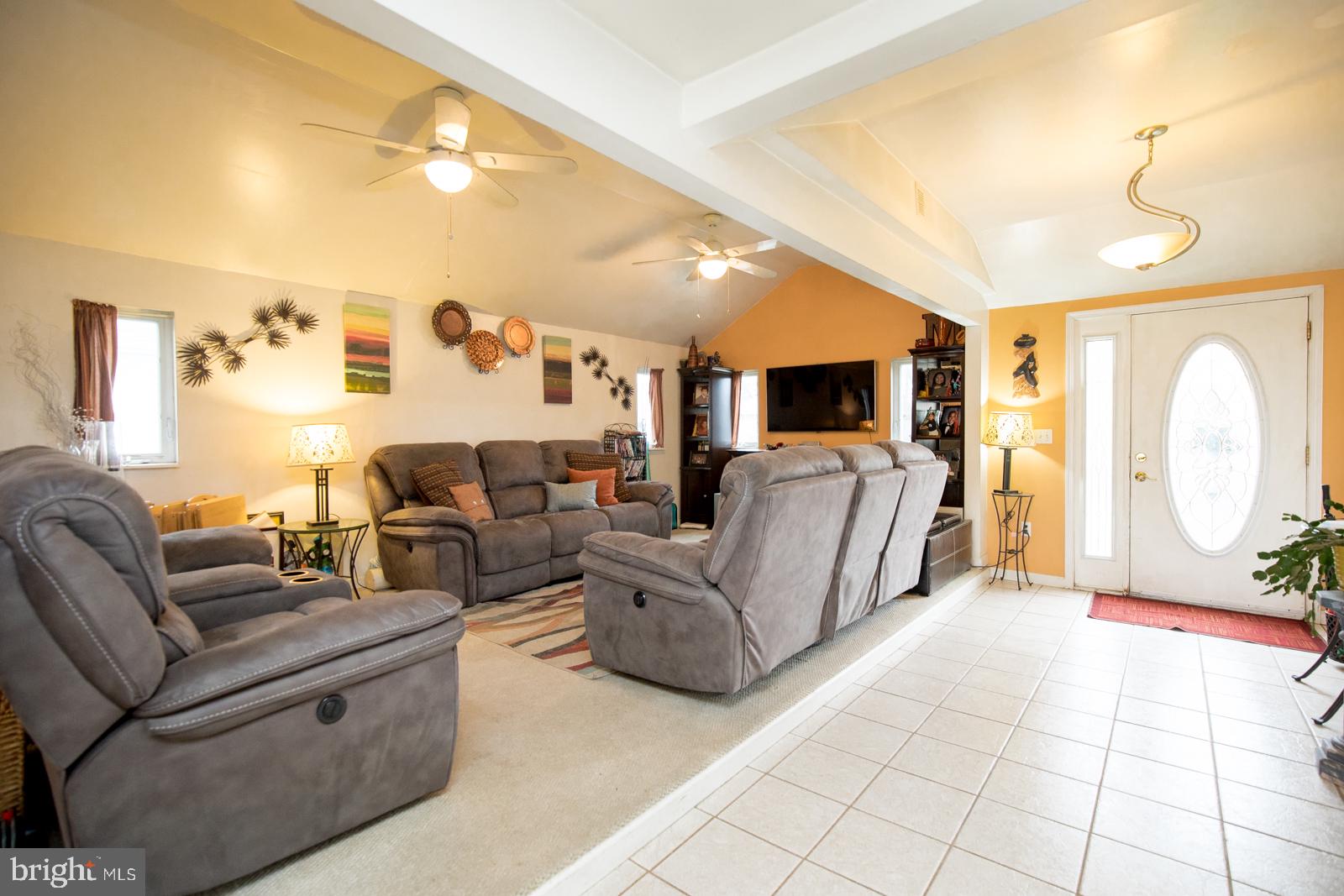 52 Incurve Road Levittown, PA 19057 - Photo 6 of 24 Gallery Image 6