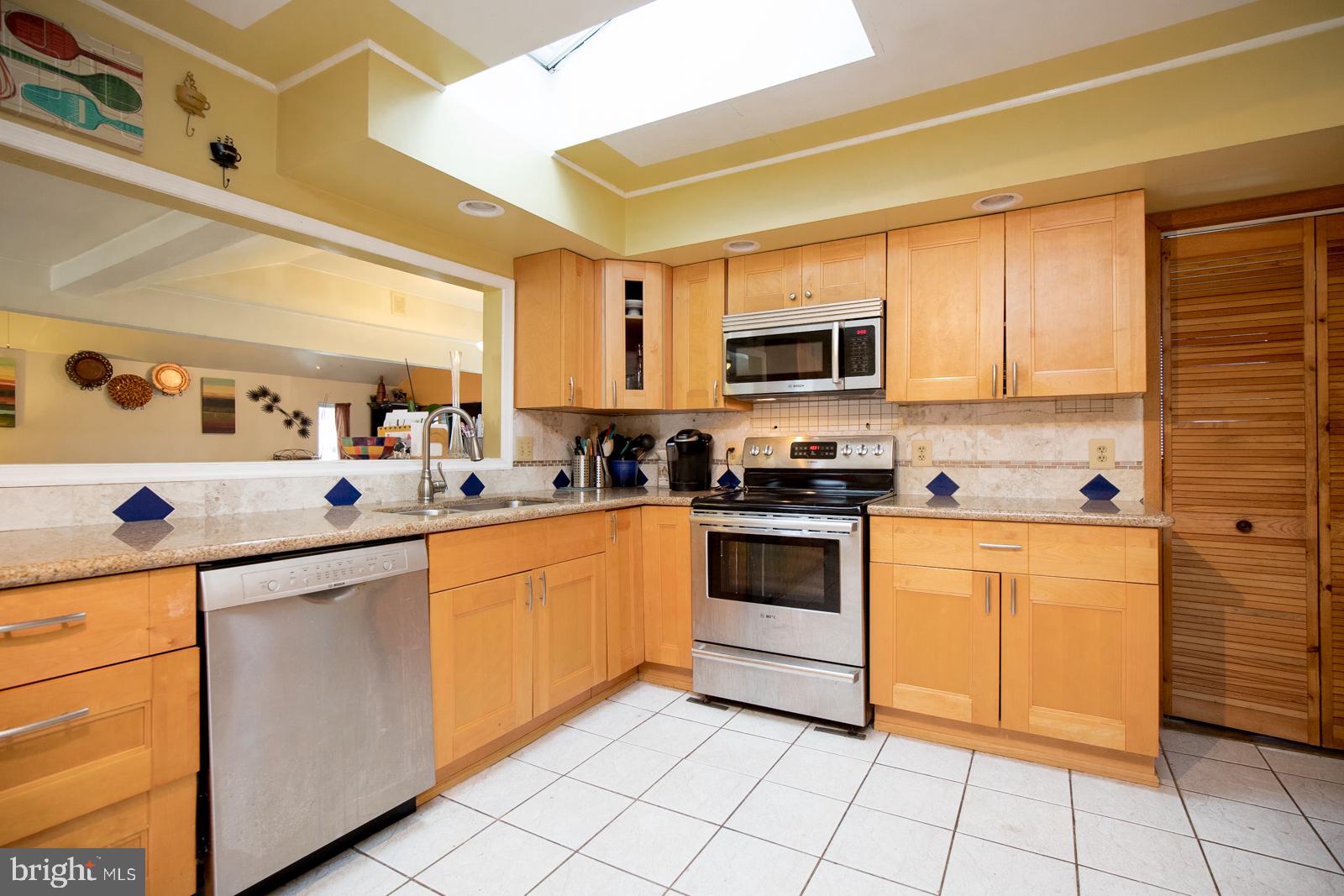 52 Incurve Road Levittown, PA 19057 - Photo 9 of 24 Gallery Image 9