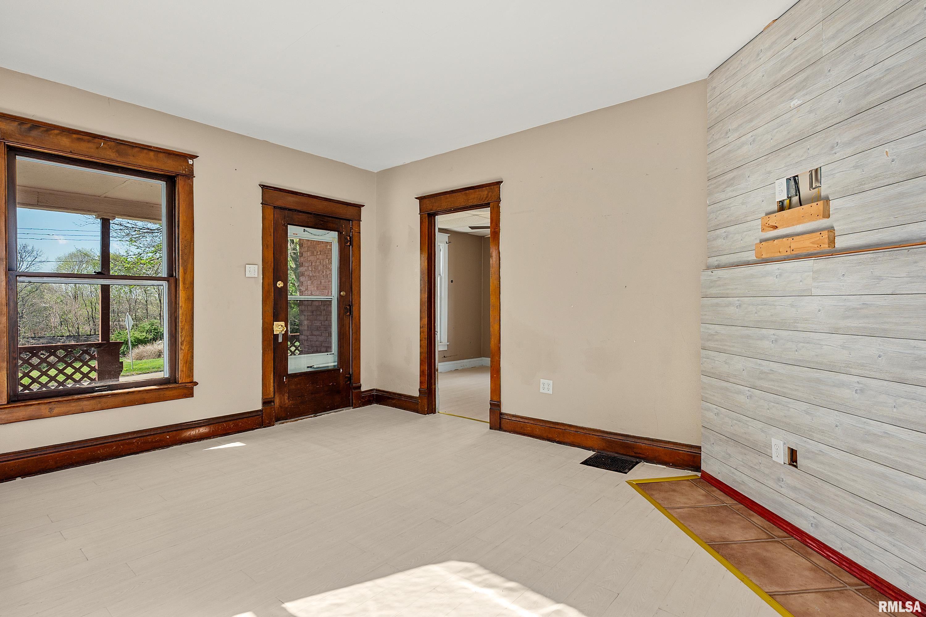 287 Fulton Place Canton, IL 61520 - Photo 6 of 17