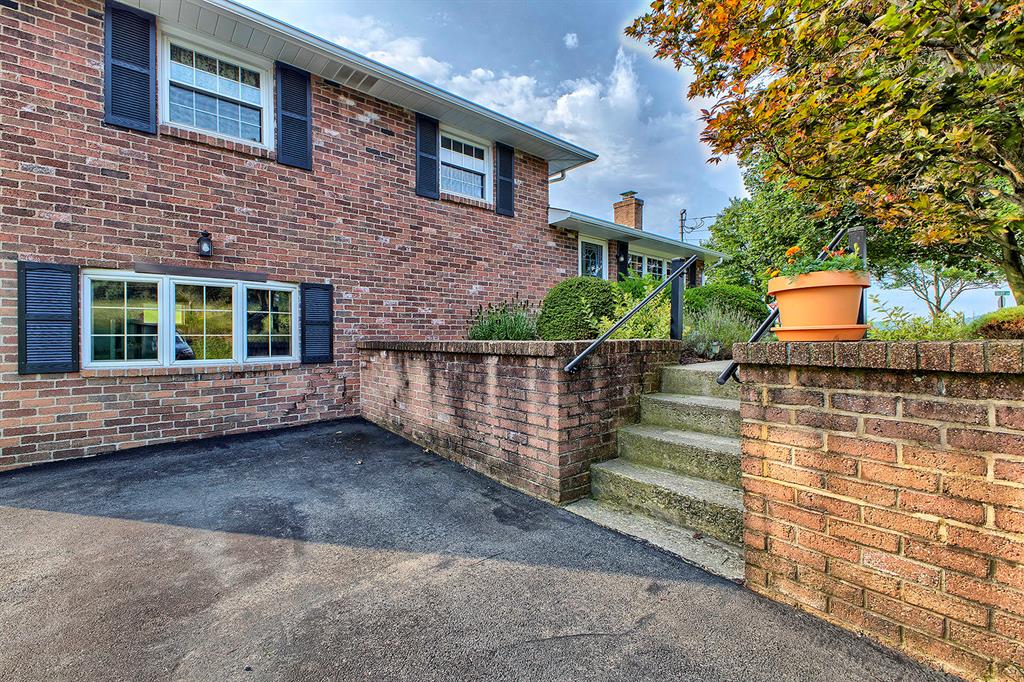 350 Heimann Road Latrobe, PA 15650 - Photo 3 of 42 Gallery Image 3