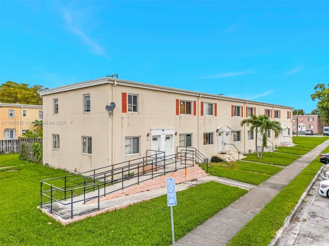 $180,000 | 427 Northwest 84th Terrace, Unit 427, Miami, FL 33150