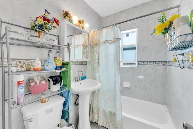 $180,000 | 427 Northwest 84th Terrace, Unit 427, Miami, FL 33150