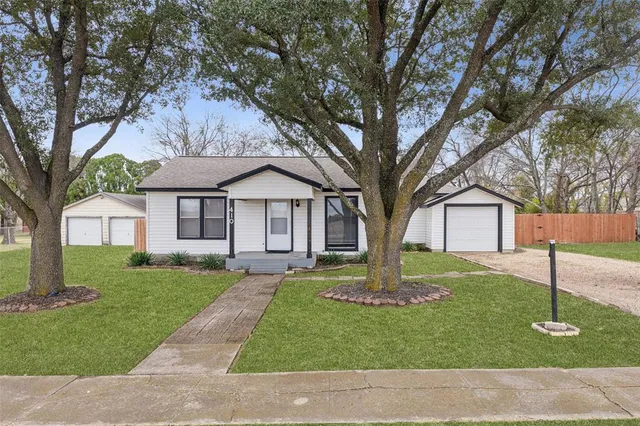 $2,100 | 410 Ayres Street, Hutchins, TX 75141