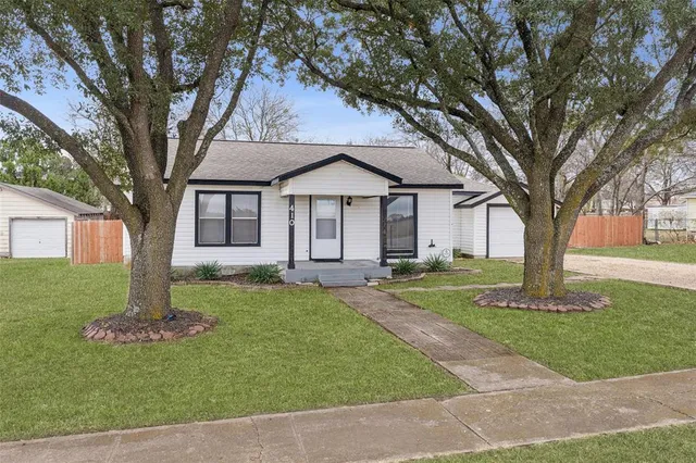 $2,100 | 410 Ayres Street, Hutchins, TX 75141