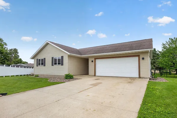 $335,000 | 100 Capelle Court, Spring Valley, MN 55975