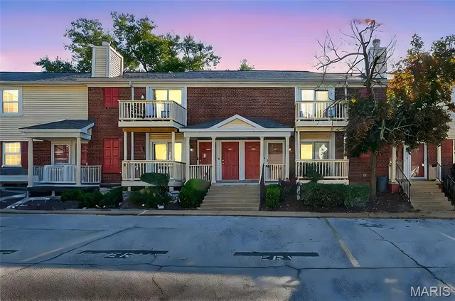 $175,000 | 9011 North Swan Circle, Brentwood, MO 63144