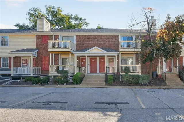 $175,000 | 9011 North Swan Circle, Brentwood, MO 63144