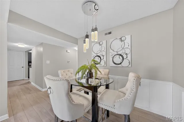 $175,000 | 9011 North Swan Circle, Brentwood, MO 63144