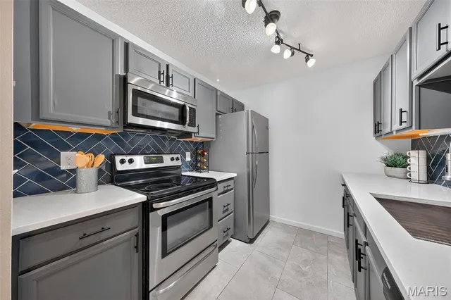 $175,000 | 9011 North Swan Circle, Brentwood, MO 63144