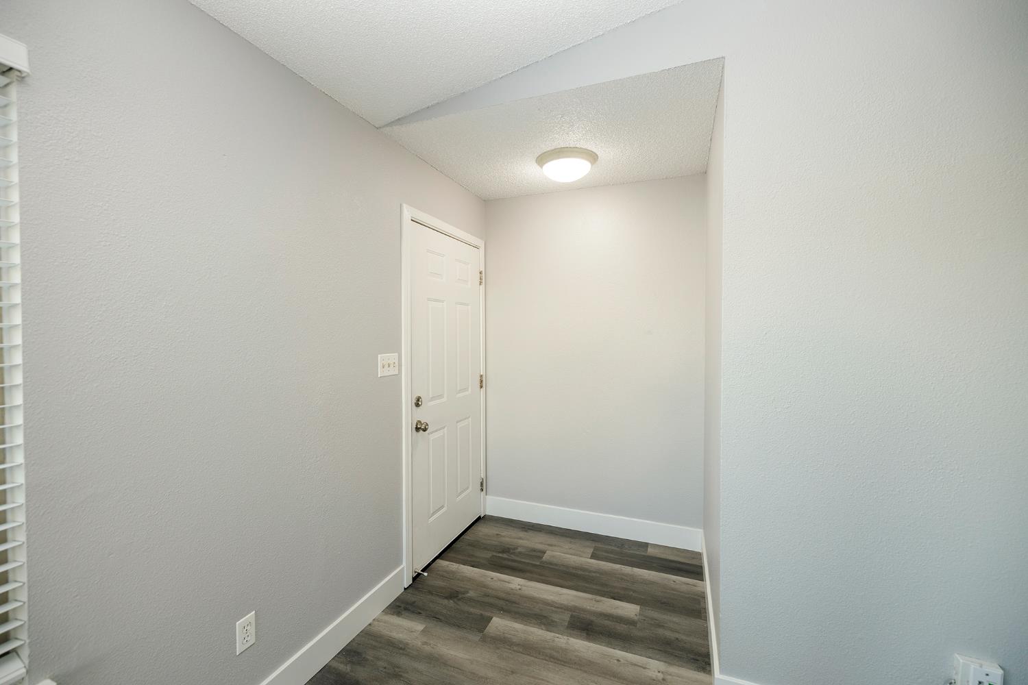 1313 Floyd Avenue, Unit 122 Modesto, CA 95355 - Photo 4 of 35 a view of small space