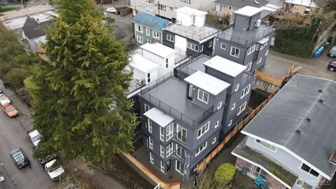 $1,098,000 | 629 West Emerson Street, Seattle, WA 98119