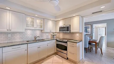 $1,195,000 | 101 Benjamin Franklin Drive, Unit 73, Sarasota, FL 34236