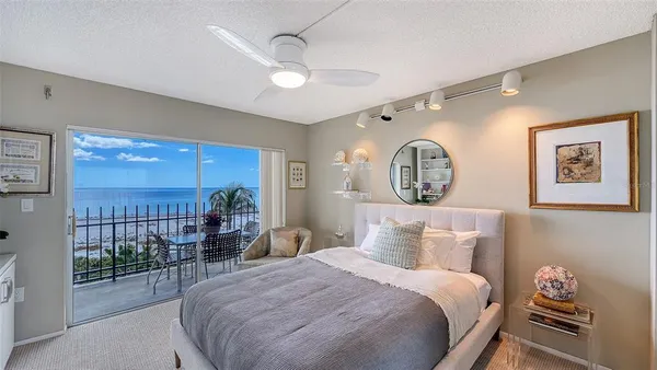 $1,195,000 | 101 Benjamin Franklin Drive, Unit 73, Sarasota, FL 34236