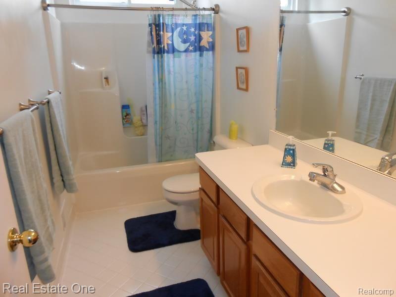 3530 Briarbrooke Lane Rochester, MI 48306 - Photo 36 of 56 DSCN0920 (800x600).jpg